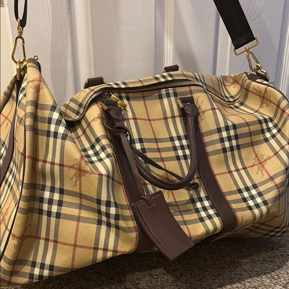Burberry Duffel Bag in classic Tan and Brown